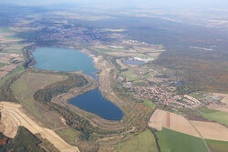 Drohnenfoto Lappwaldsee mit Stadt Helmstedt im Hintergrund. Foto: Matthias Leitzke, Photodesign Wolfsburg